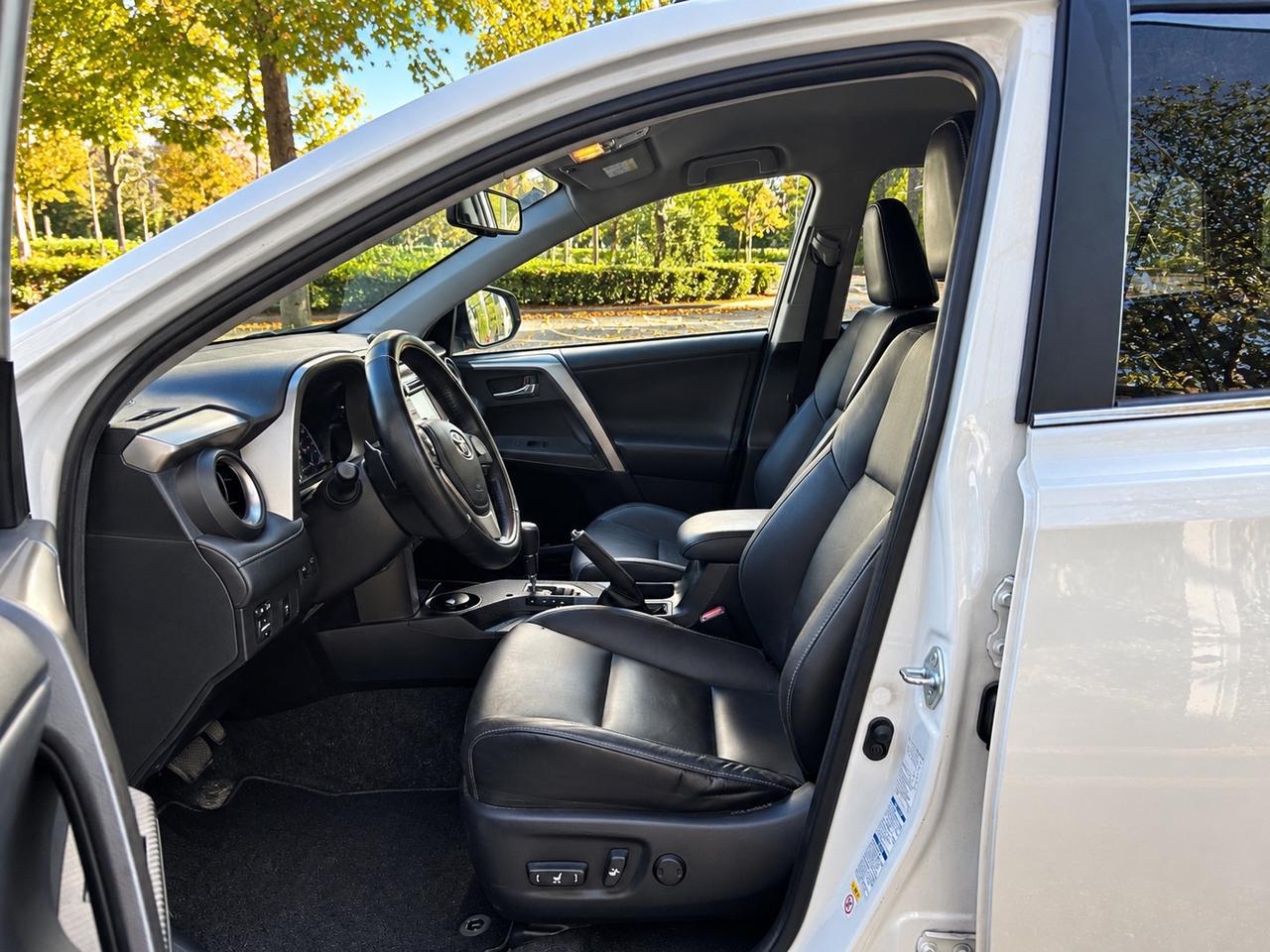 Toyota RAV 4 RAV4 2.2 D-CAT 150 CV 4WD Automatico *PREZZO REALE* Navi Pelle Xenon