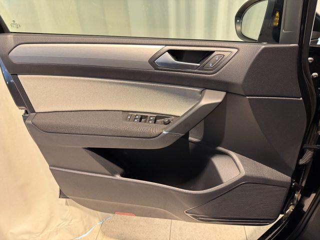 VOLKSWAGEN Touran 1.5 TSI Business Navi App Connect DAB+