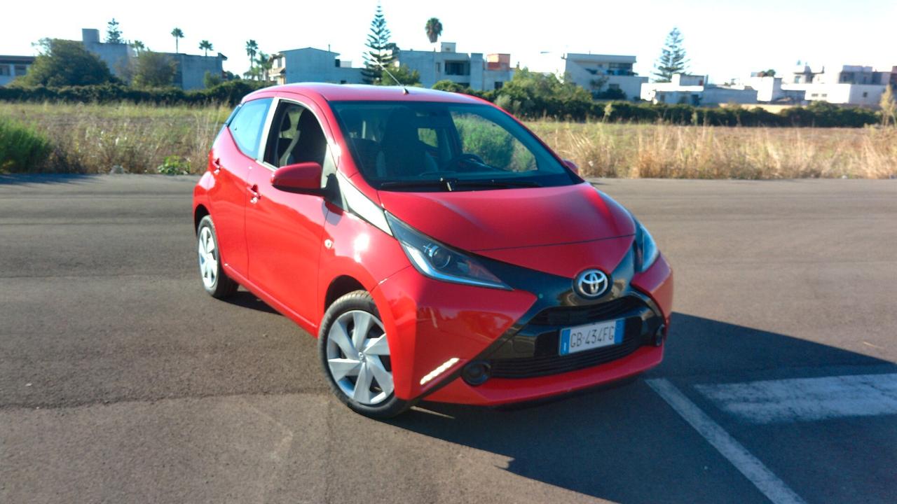 Toyota Aygo 1.0 VVT-i 69 CV 5 porte x-cool TSS