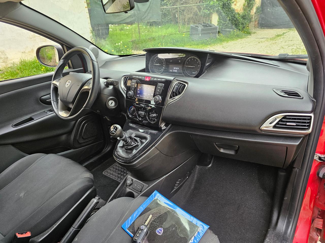 Lancia Ypsilon 1.0 FireFly 5 porte S&S Hybrid Ecochic Silver