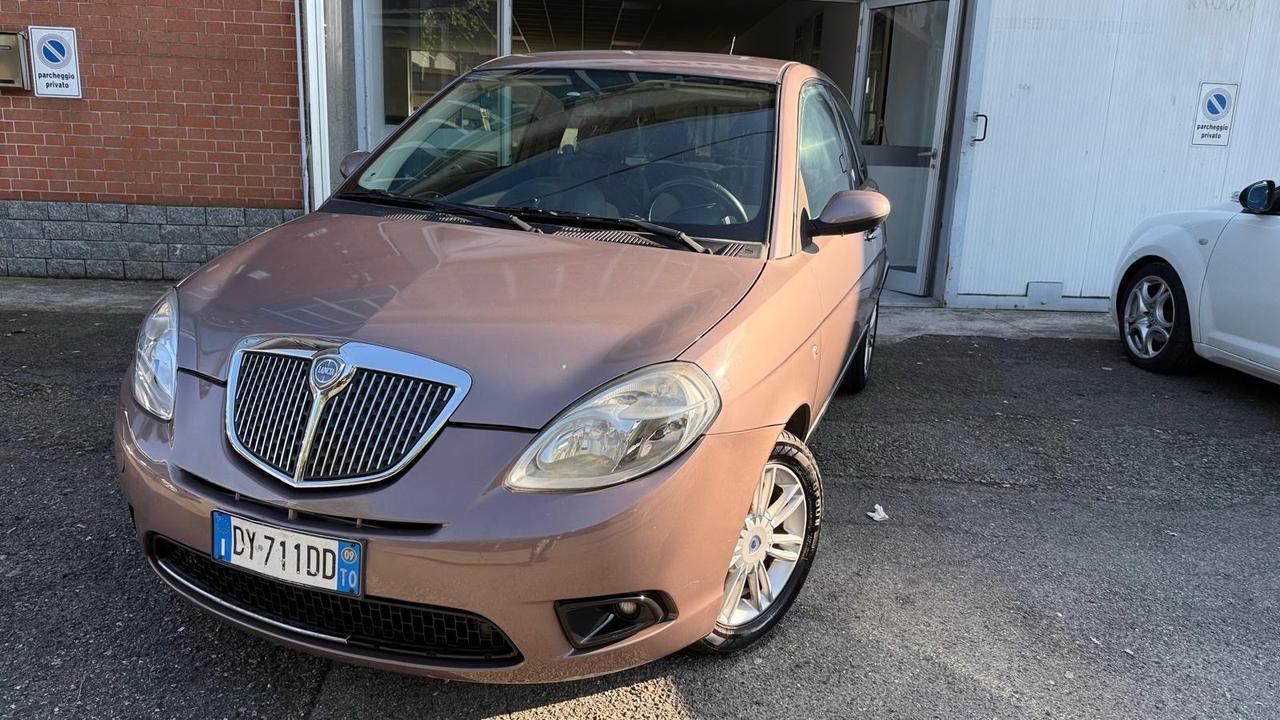 Lancia Ypsilon 1.4 Platino Ecochic GPL