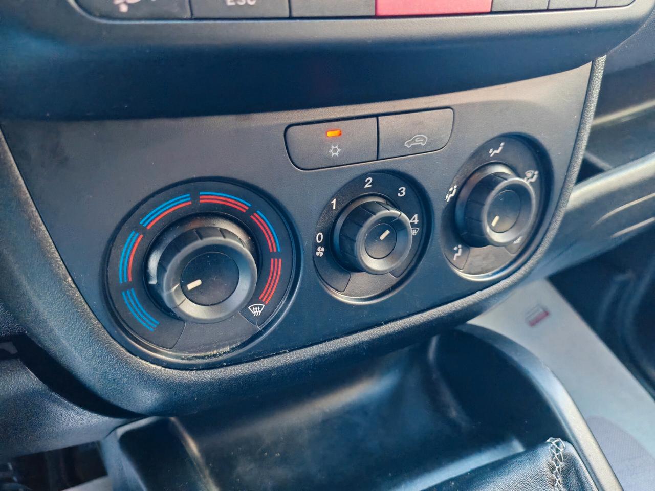 Fiat Dobló 1,6 diesel 02/2012 cv105