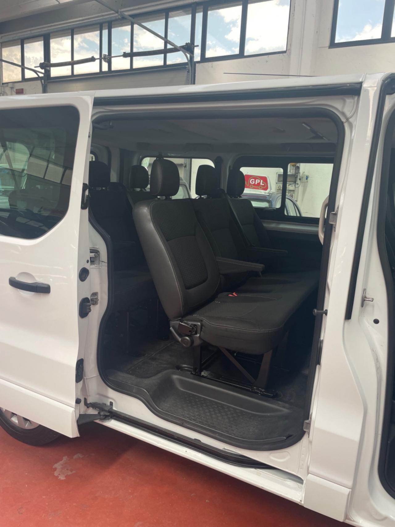 Opel Vivaro 9 posti