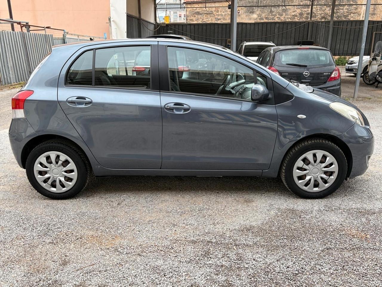 Toyota Yaris 1.0 5 porte Now 12 MESI DI GARANZIA