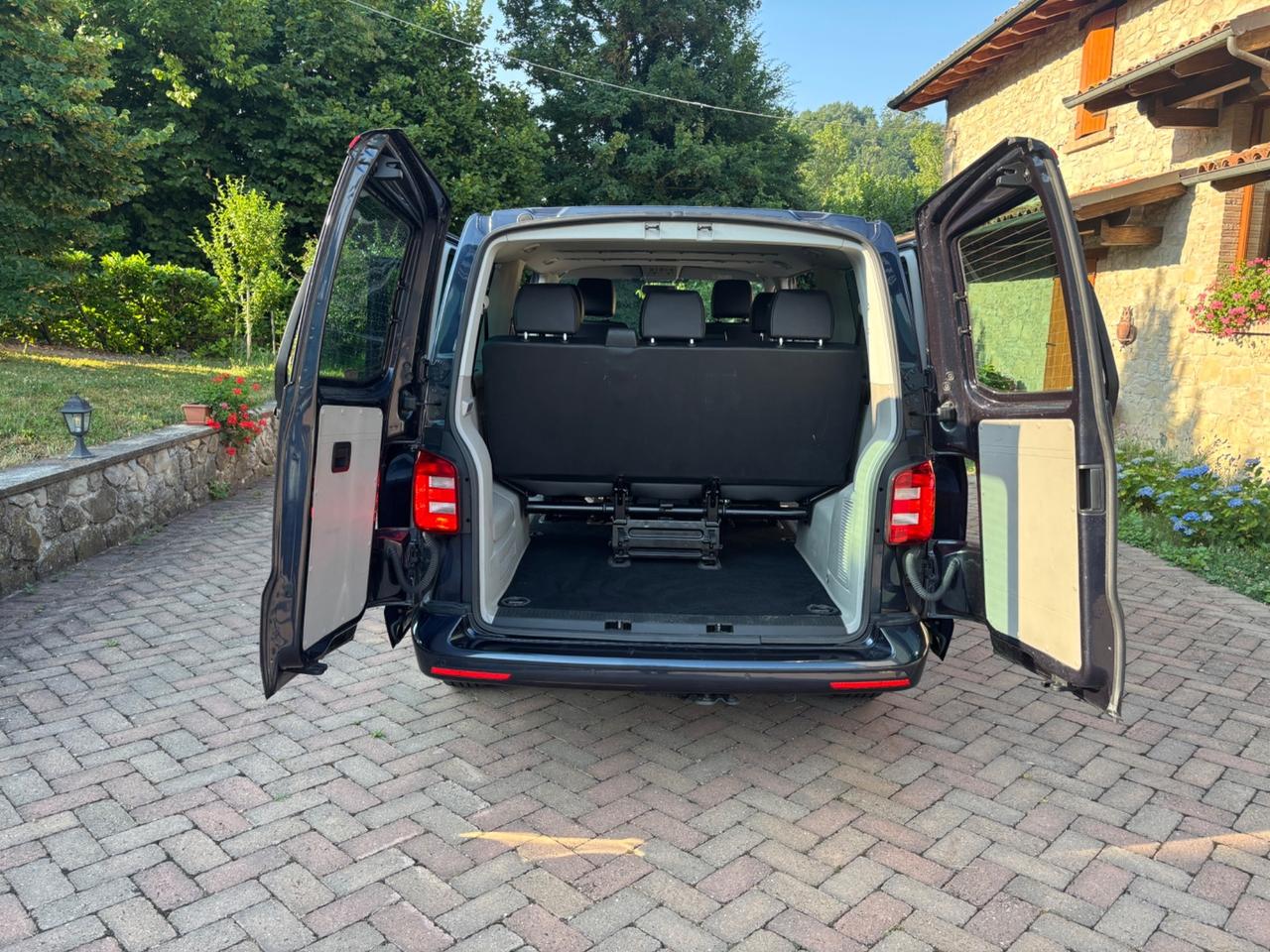 Volkswagen Caravelle 2.0 TDI 204CV DSG 4 Motion 8 Posti