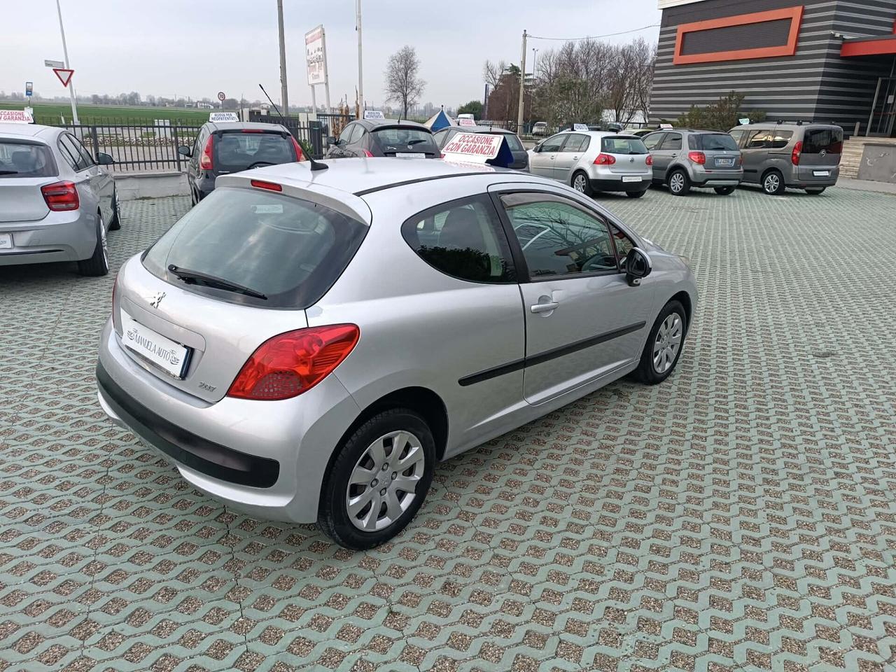 Peugeot 207 1.4 8V 75CV 3p. ONE Line