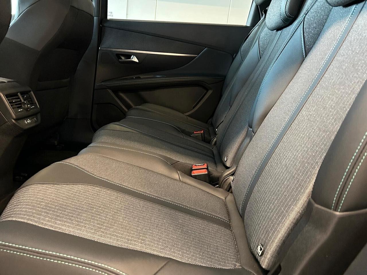 Peugeot 5008 ALLURE PACK Hybrid 136 e-DCS 7p. SPOTICAR