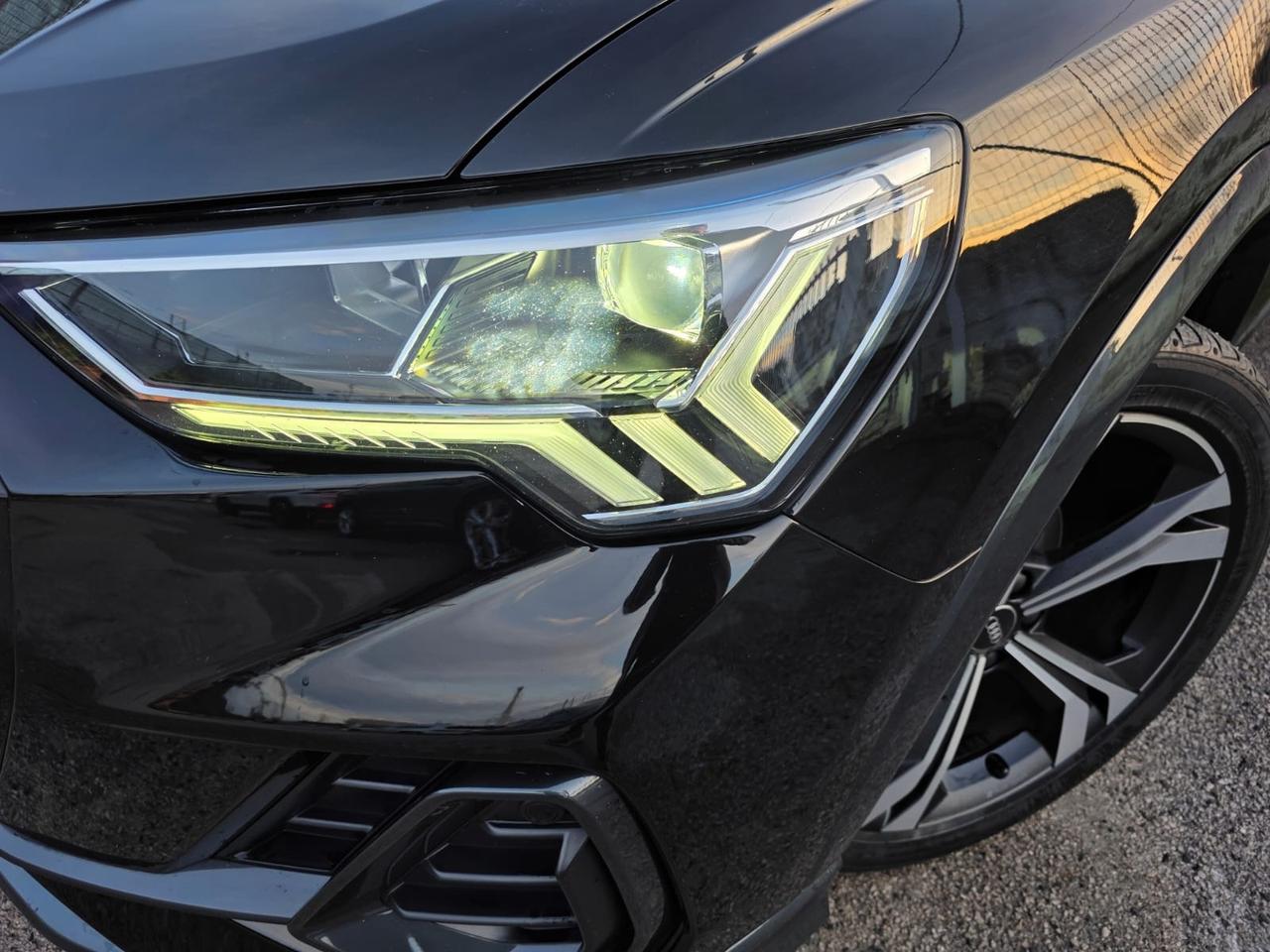 Audi Q3 35 TDI S tronic Identity Black