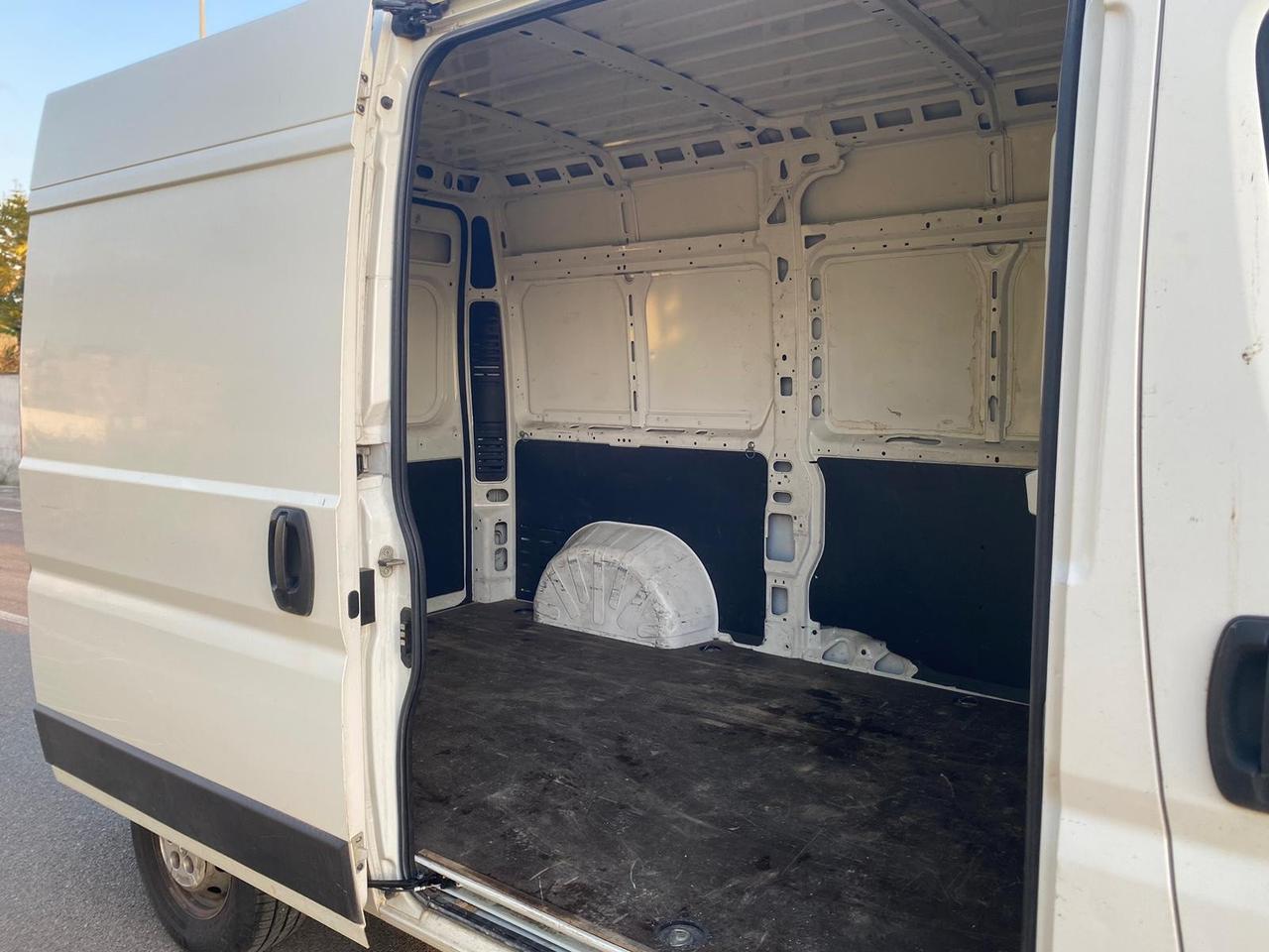 Peugeot Boxer 335 L2 H2 2.0 BlueHDI 130cv