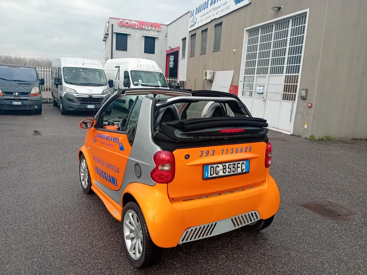 NOLEGGIO SMART CABRIO ARANCIONE CON PELLE TOTALE