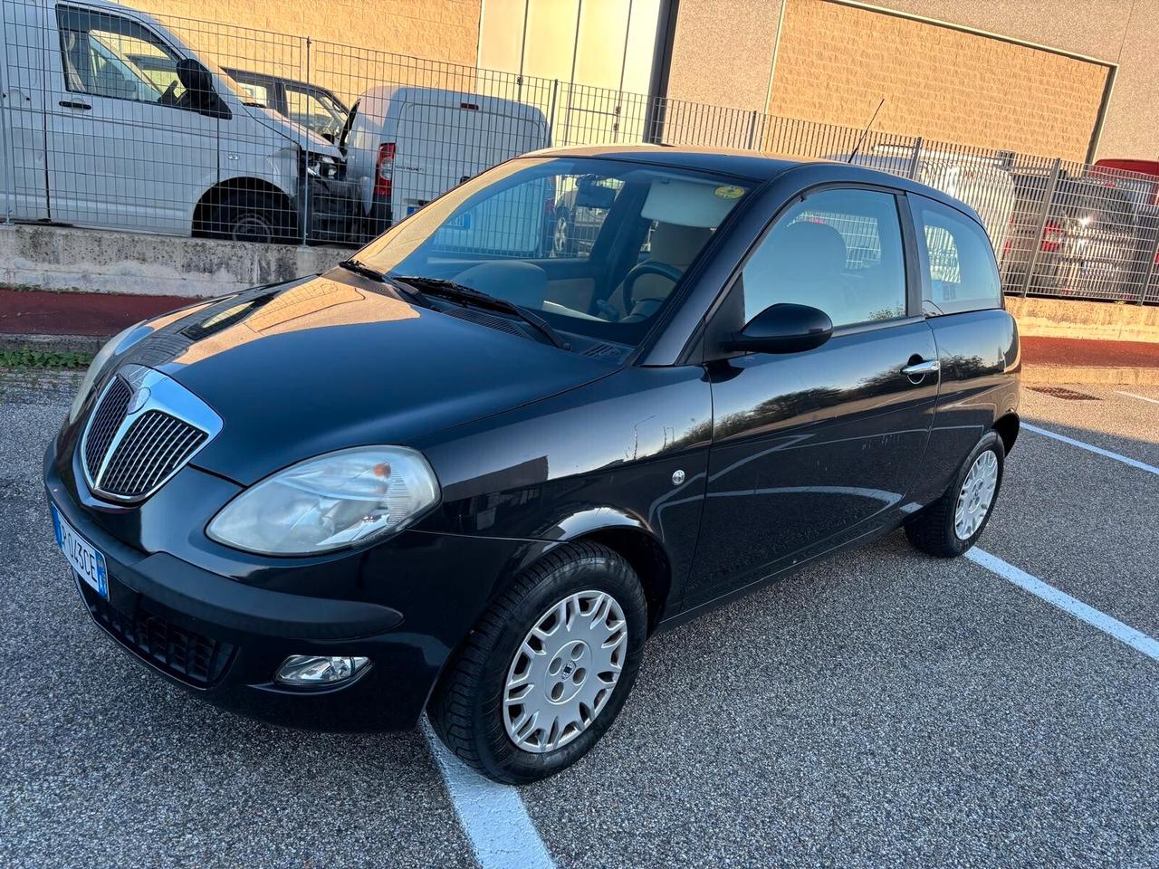 Lancia Ypsilon 1.2 16V Platino adatta ai neopatentati