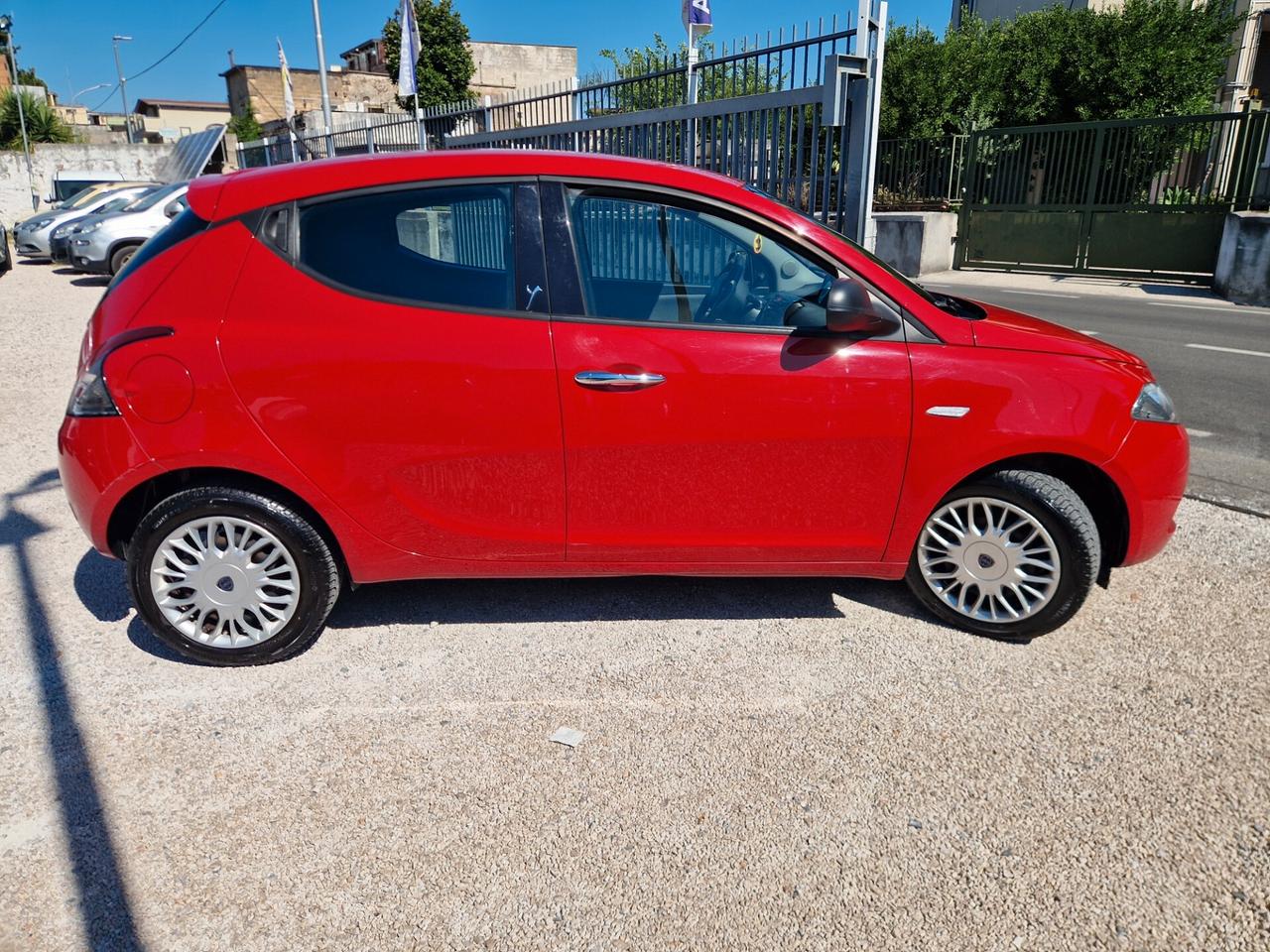Lancia Ypsilon 1.2 69 CV 5 porte Silver-2018