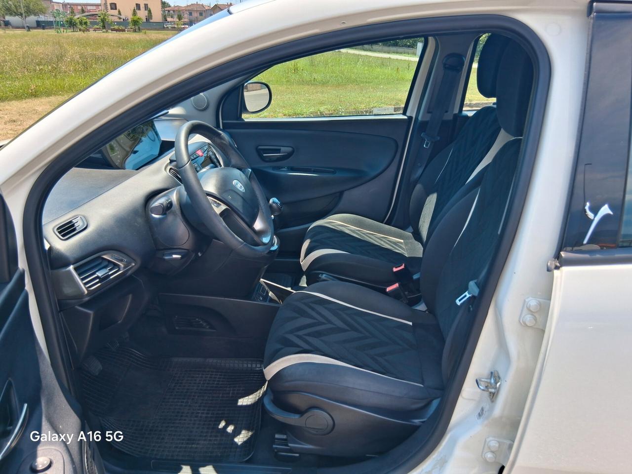Lancia Ypsilon 1.2 69 CV 5 porte Gold