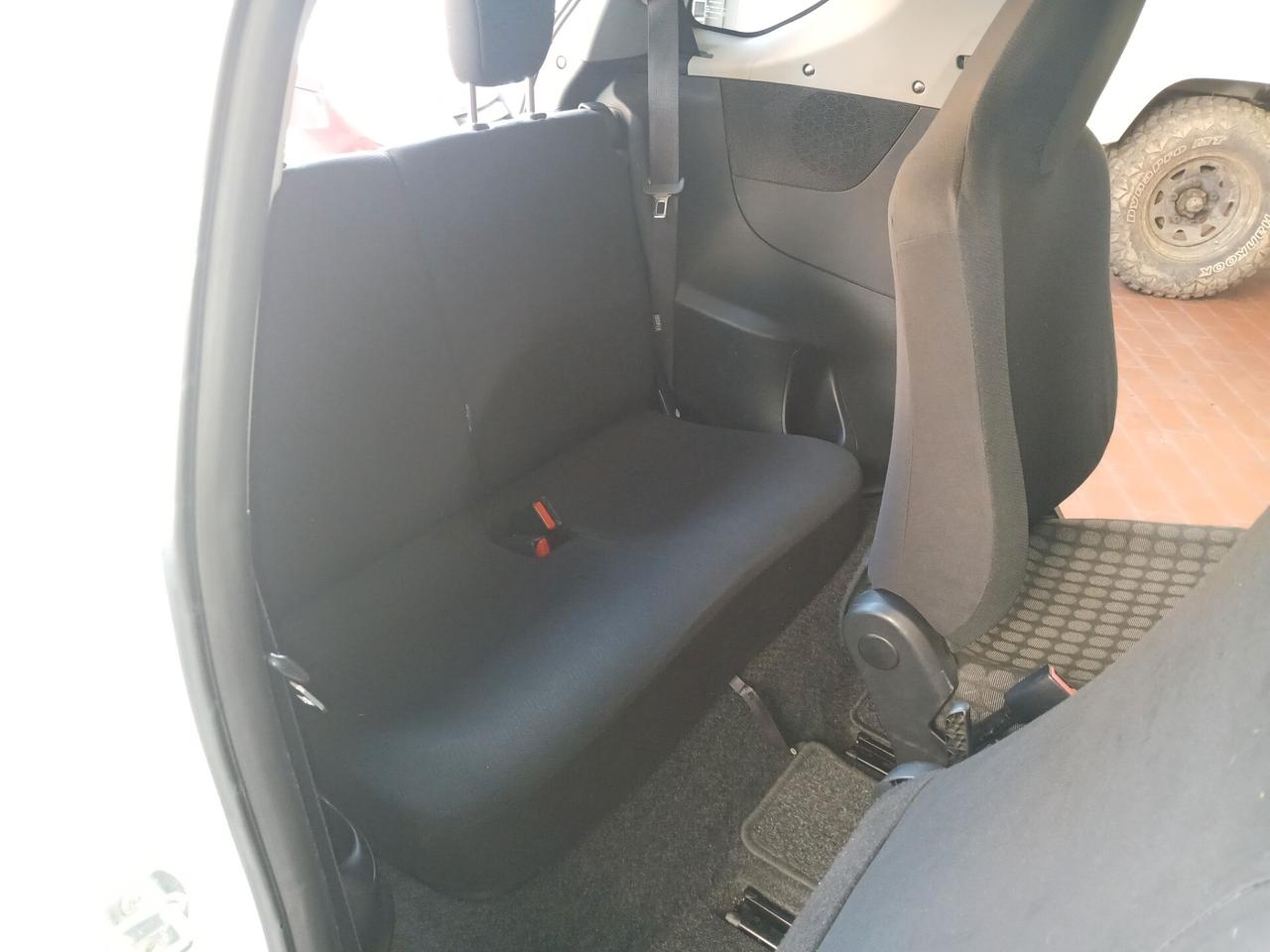 Toyota iQ 1.0 CVT Sol***AUTOMATICA 4 POOSTI ** KM 7 1 . 0 0 0 !!!!!*** 4 POSTI