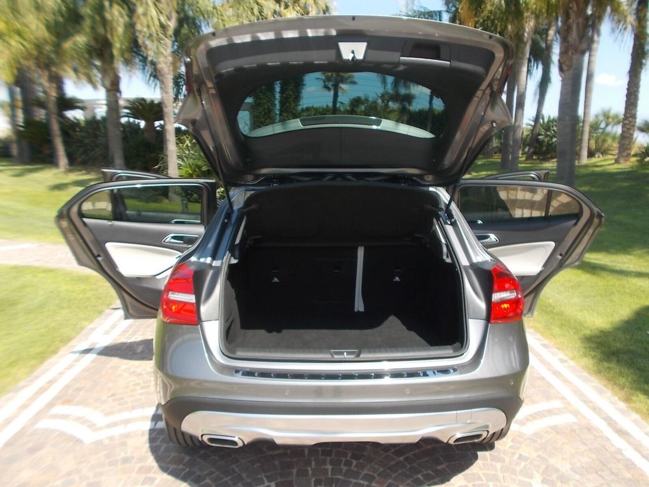 Mercedes-Benz GLA 200d Aut. *FULL OPT.* da VETRINA