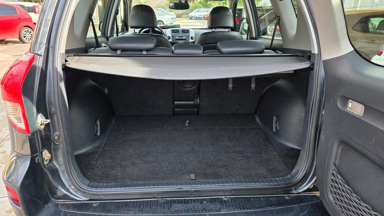 Toyota RAV 4 RAV4 2.2 D-4D 136 CV Luxury