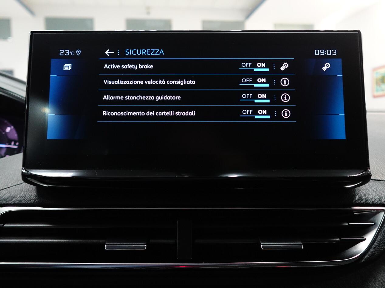 Peugeot 3008 II 1.5 BlueHDI 130 CV ALLURE