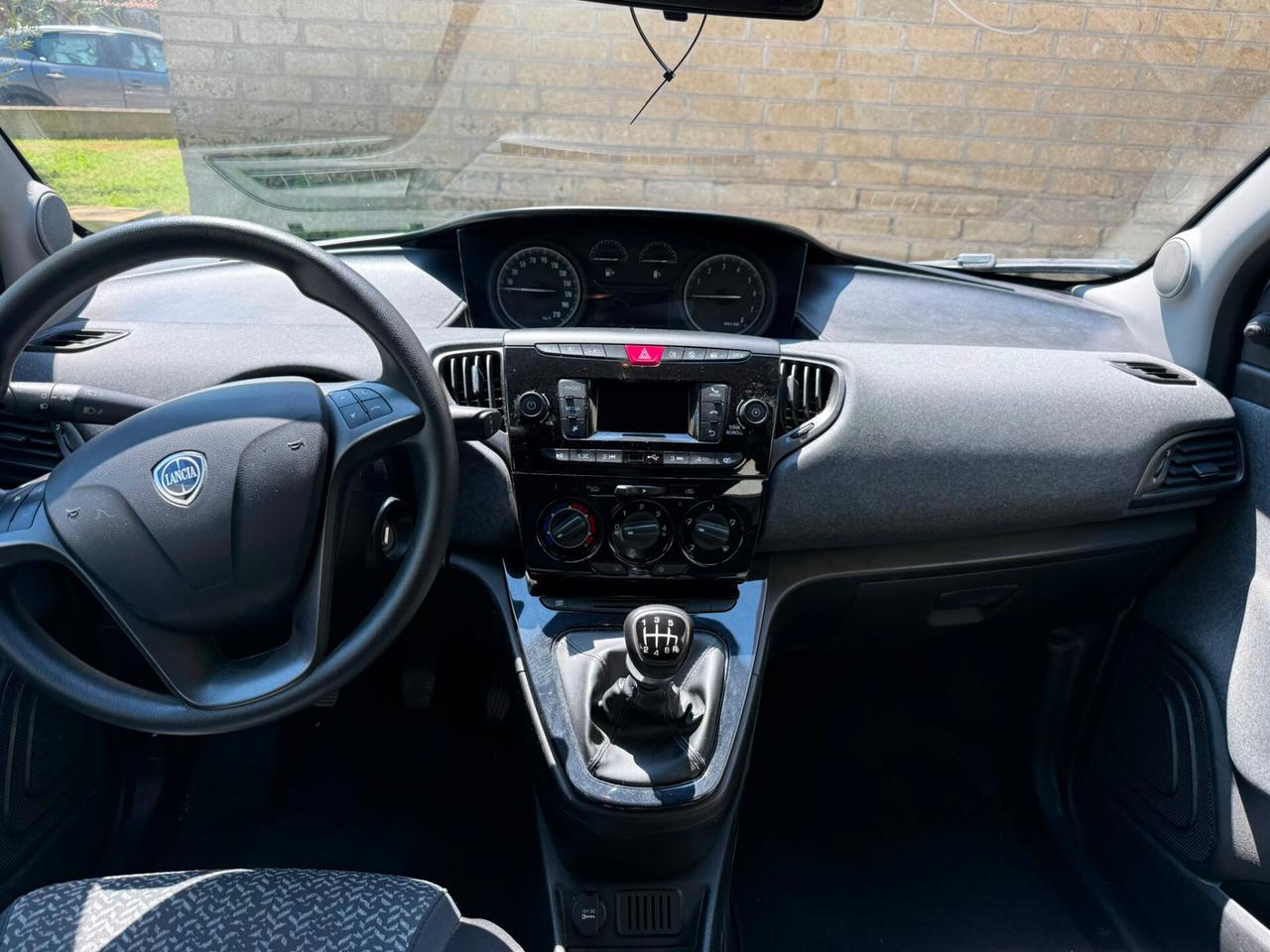 Lancia Ypsilon 1.0 FireFly Hybrid Ecochic Silver