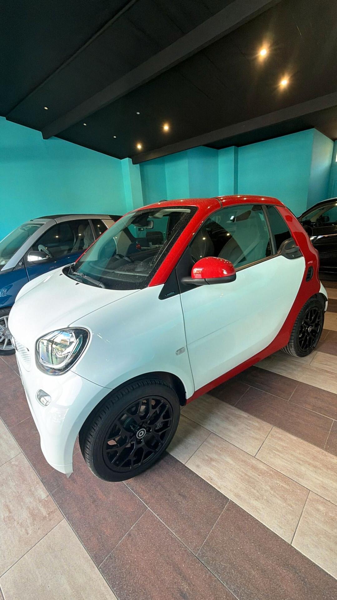 Smart for two cabrio 90 CAVALLI TURBO PASSION “Red& the city”
