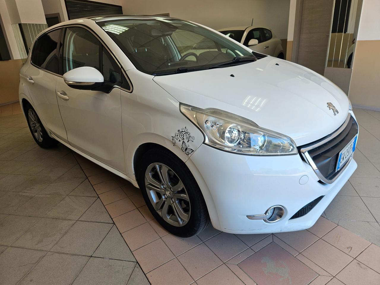 Peugeot 208 1.4 HDi 68 CV 5 porte Allure