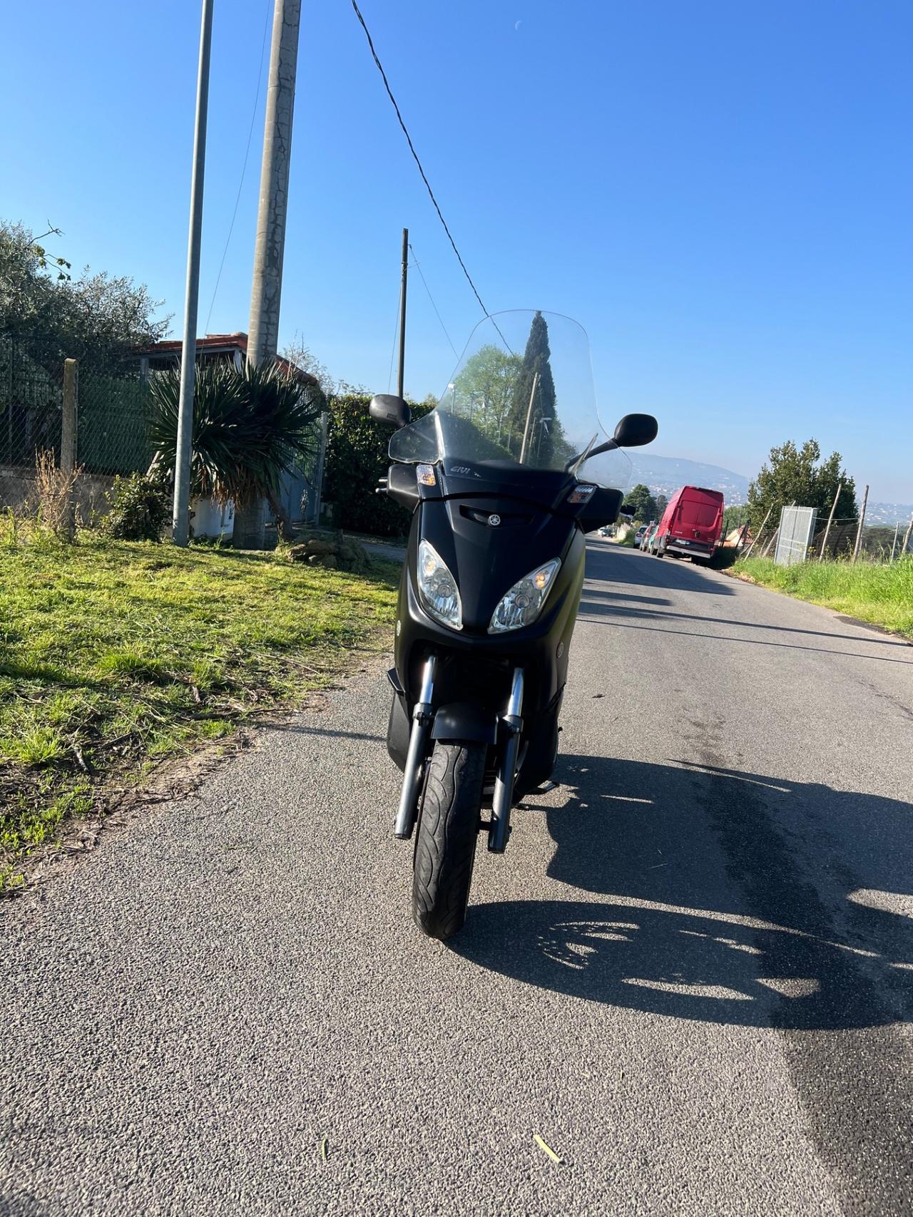 Yamaha X-Max 250