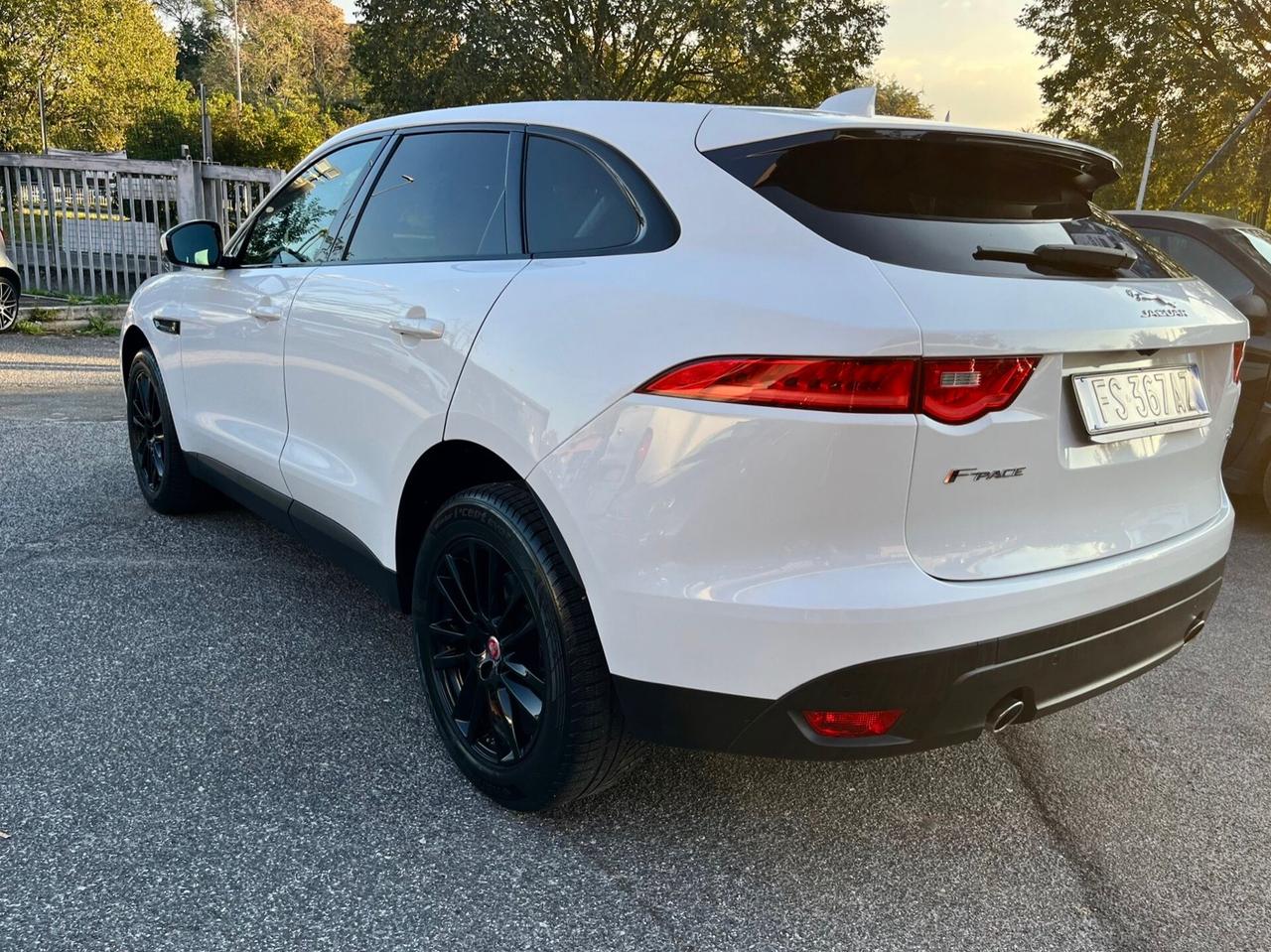 Jaguar F-Pace 2.0 D 240 CV AWD aut. R-Sport white Black Edition Garanzia Permute e Rate