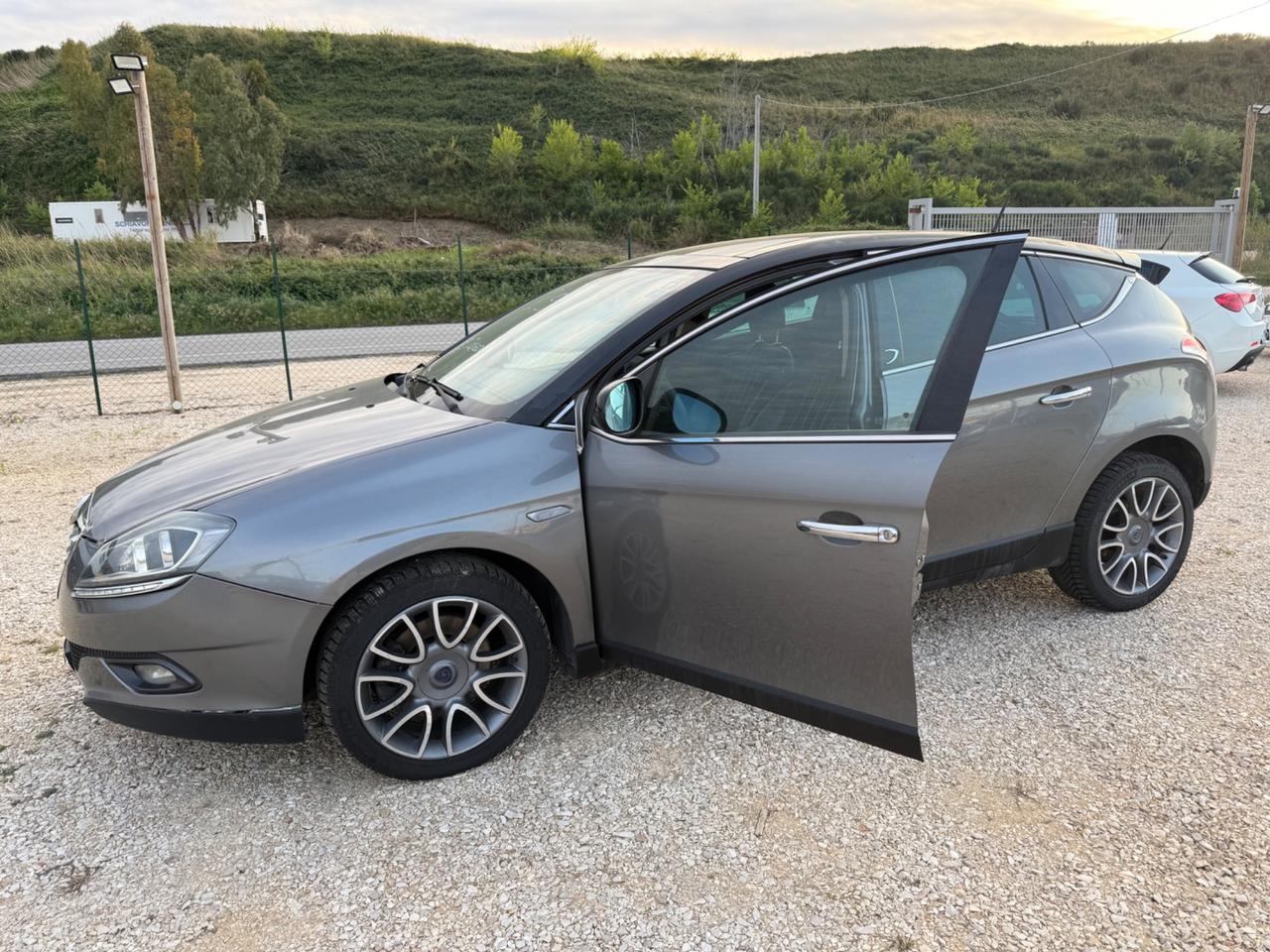 Lancia Delta 2.0 MJT TETTO/navi/Pelle 2.900€