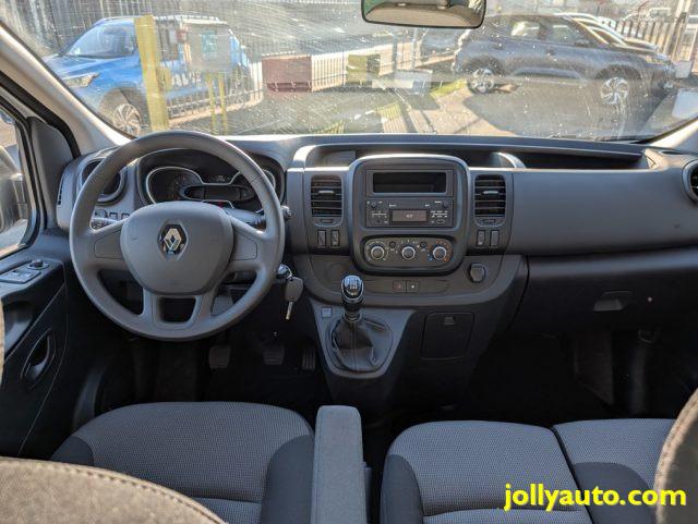 RENAULT Trafic T29 2.0 dCi 120CV 9 POSTI