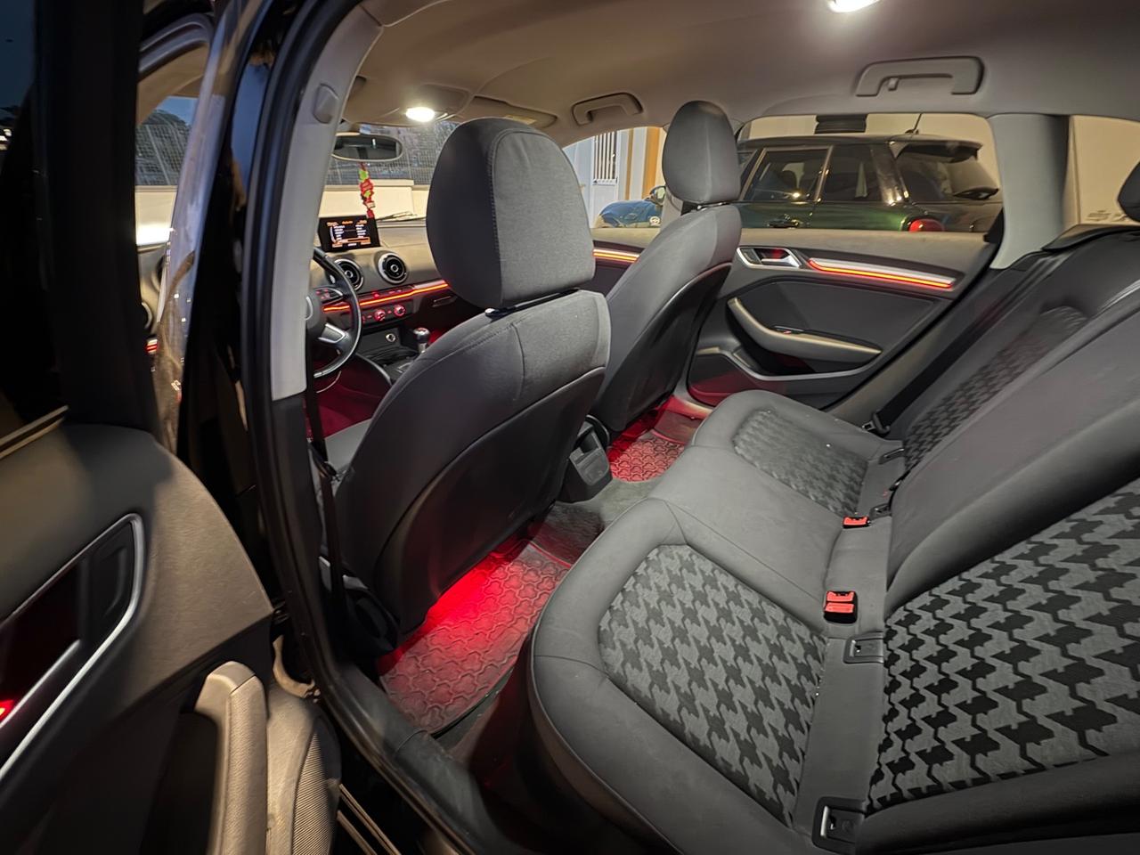 Audi A3 1.6 TDI ultra Attraction LED INTERNI E 18