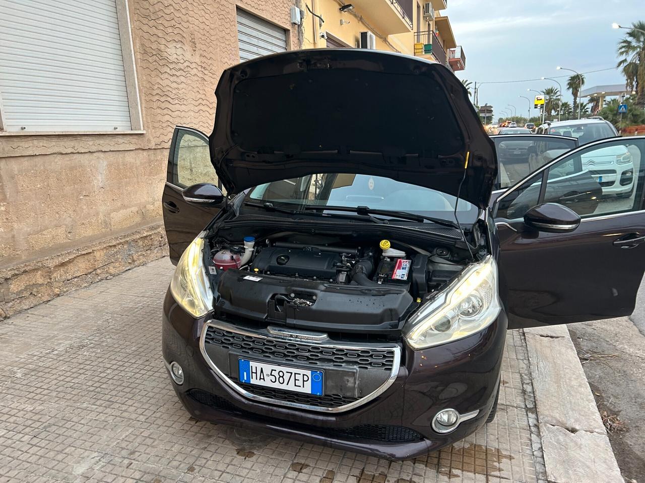 Peugeot 208 1.6 VTi 120 CV 5 porte Allure