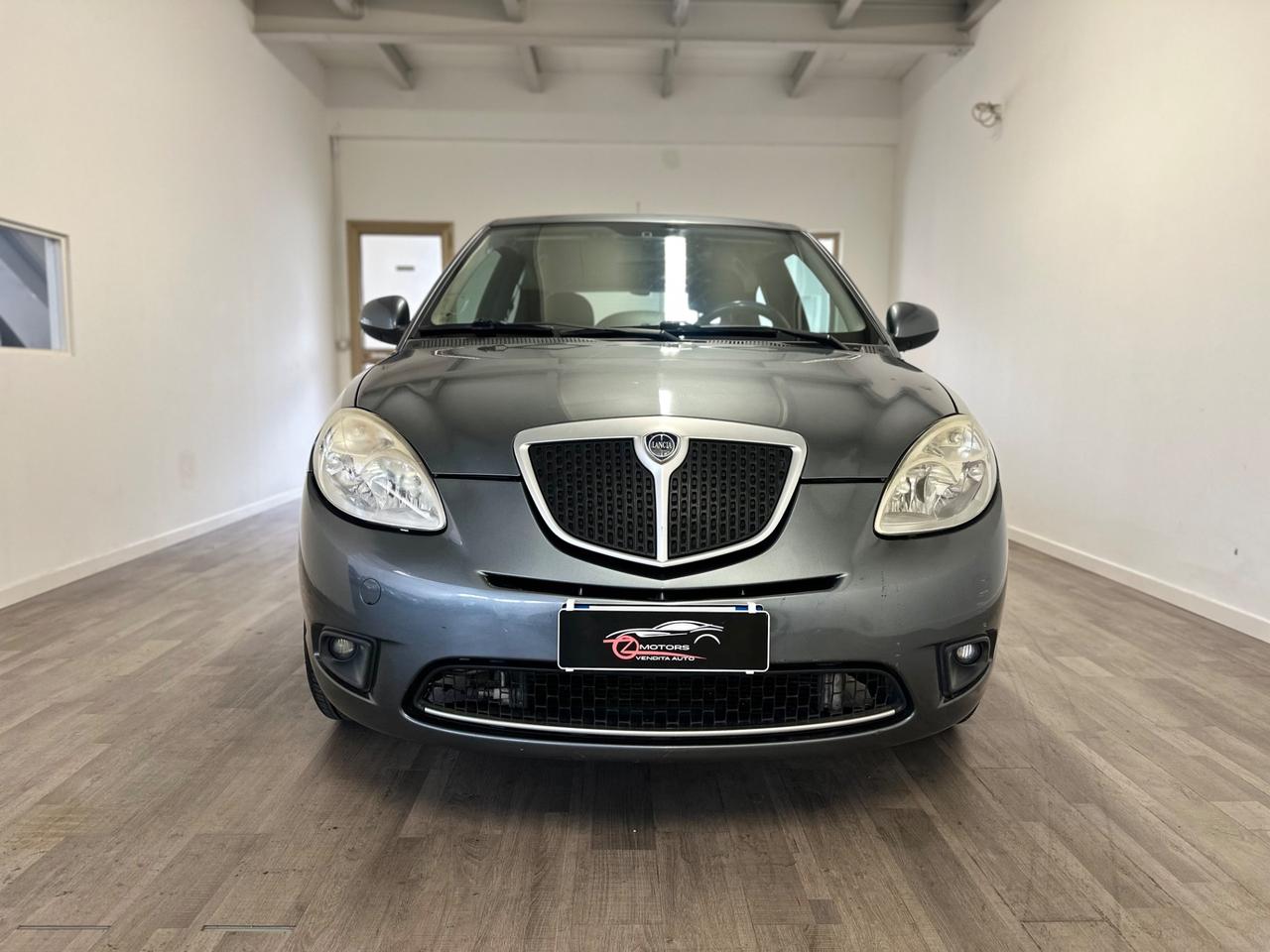 Lancia Ypsilon 1.2 Argento NEOPATENTATI