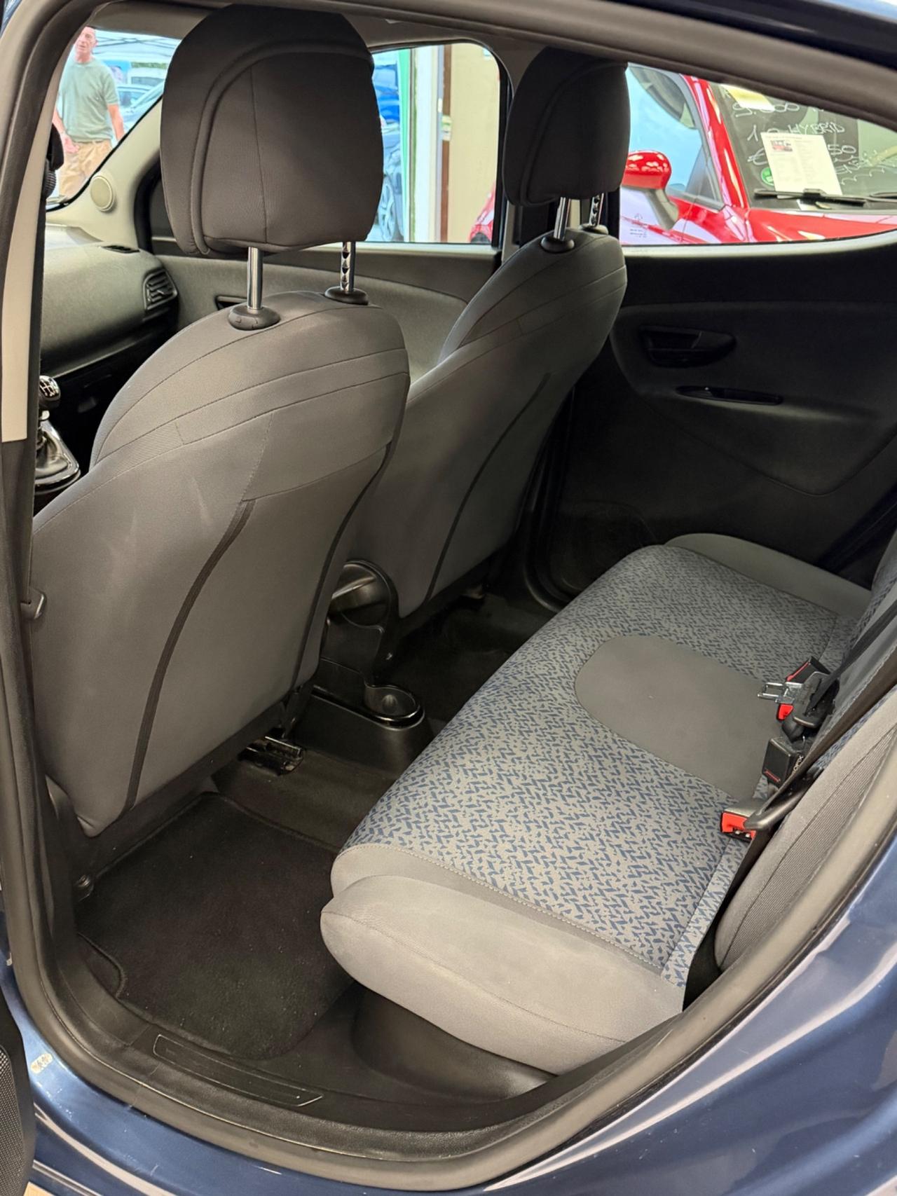 Lancia Ypsilon 1.0 FireFly 5 porte S&S Hybrid Silver