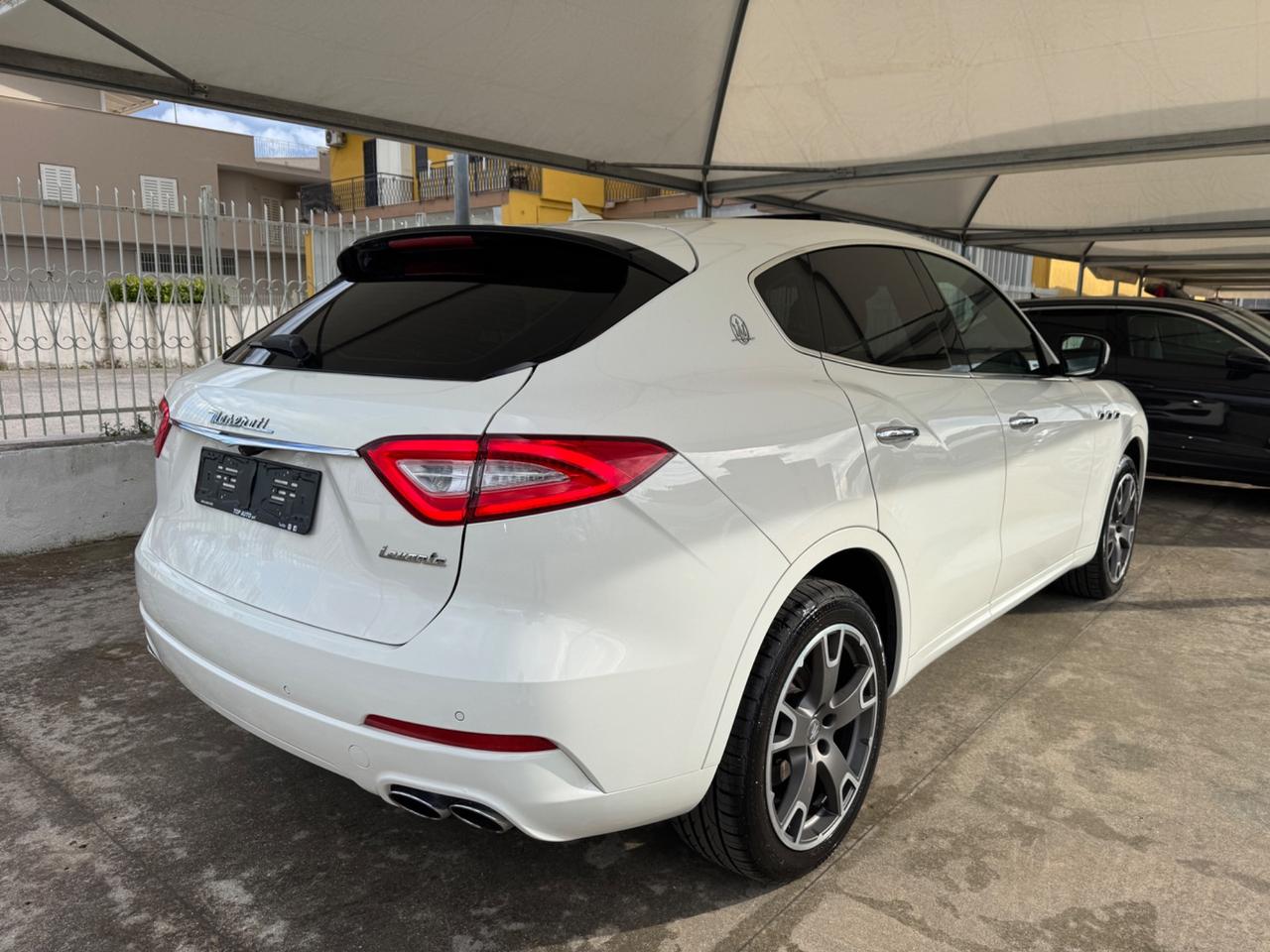 MASERATI LEVANTE V6 275 CV AWD GRANLUSSO / TETTO