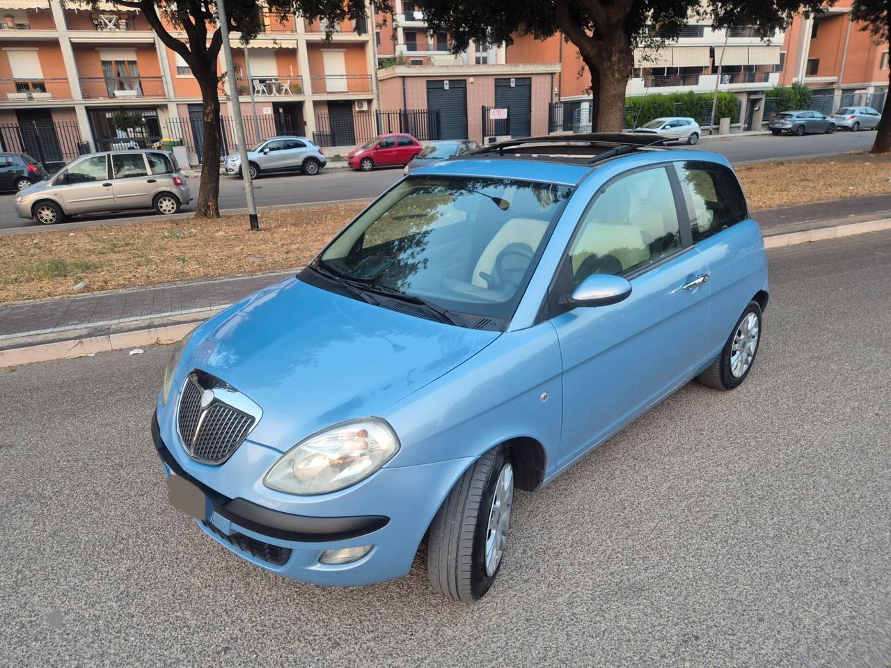 Lancia Ypsilon 1.3 MJT 69 CV Platino tetto apribileeeee