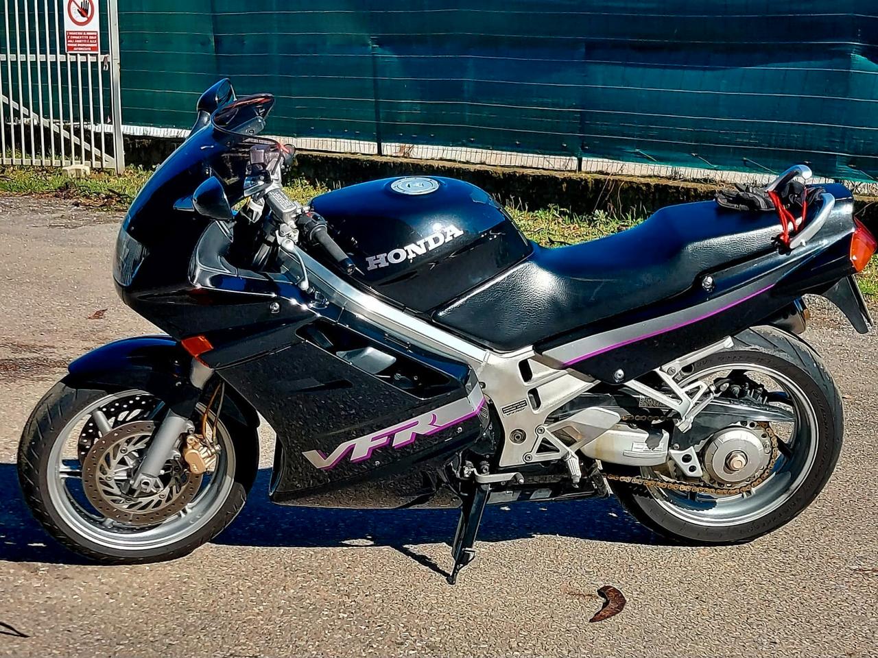 Honda VFR 750 F (iscritta asi) +3 bauletti Givi