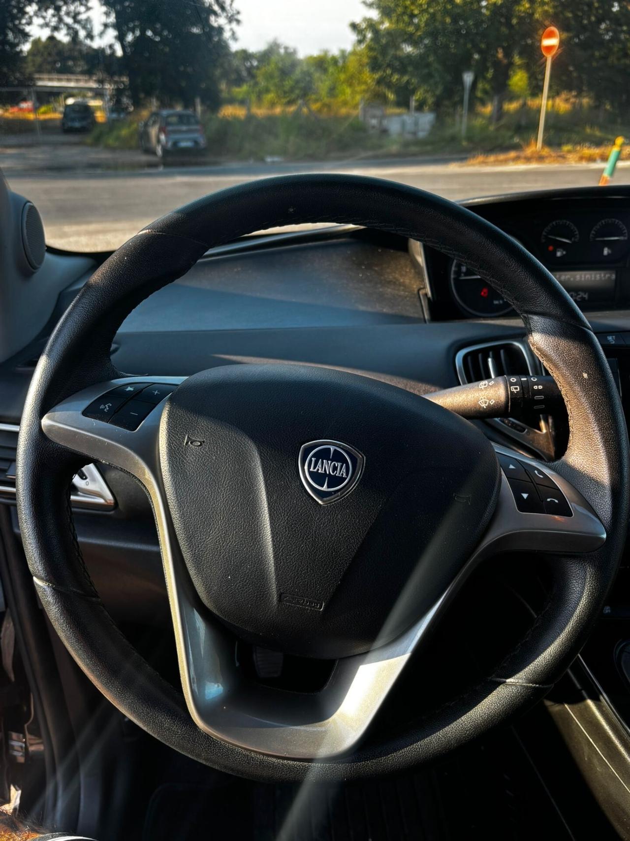 Lancia Ypsilon 1.0 FireFly 5 porte S&S Hybrid Ecochic Gold