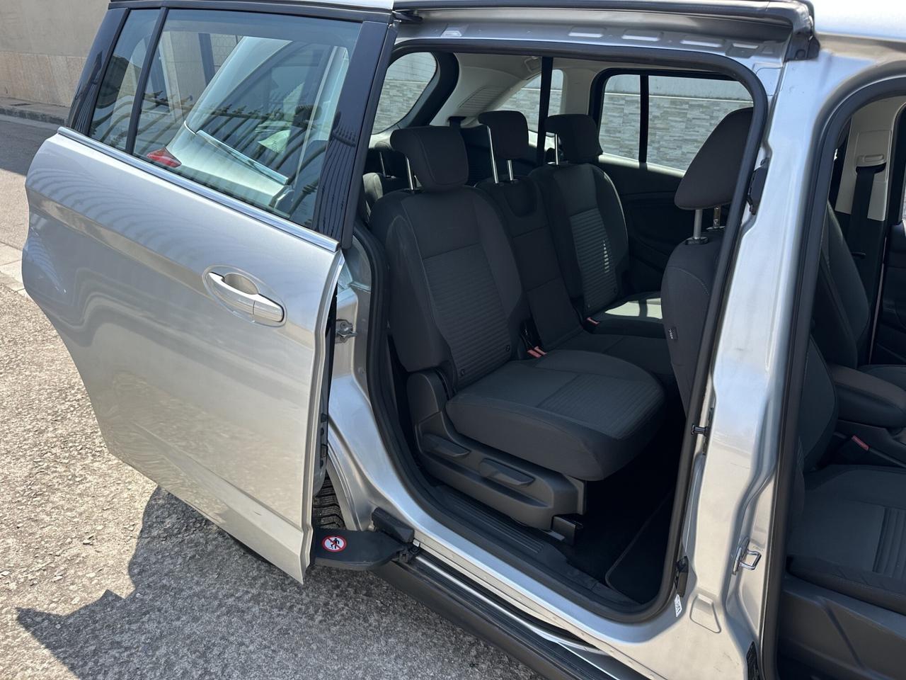 Ford C-Max7 1.5 TDCi 120CV Titanium 7 Posti