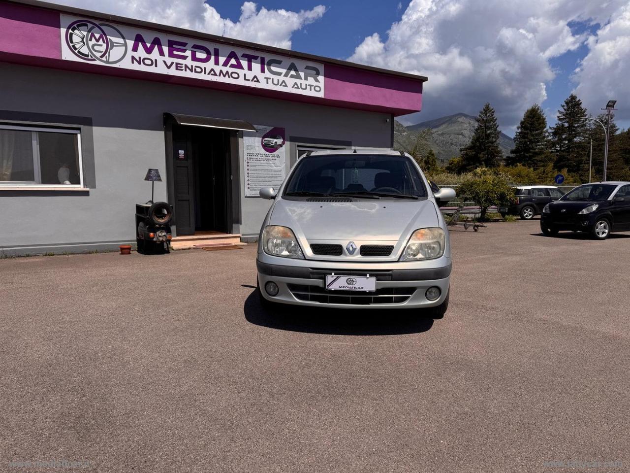 RENAULT Mégane Scénic 1.4 16V RXE