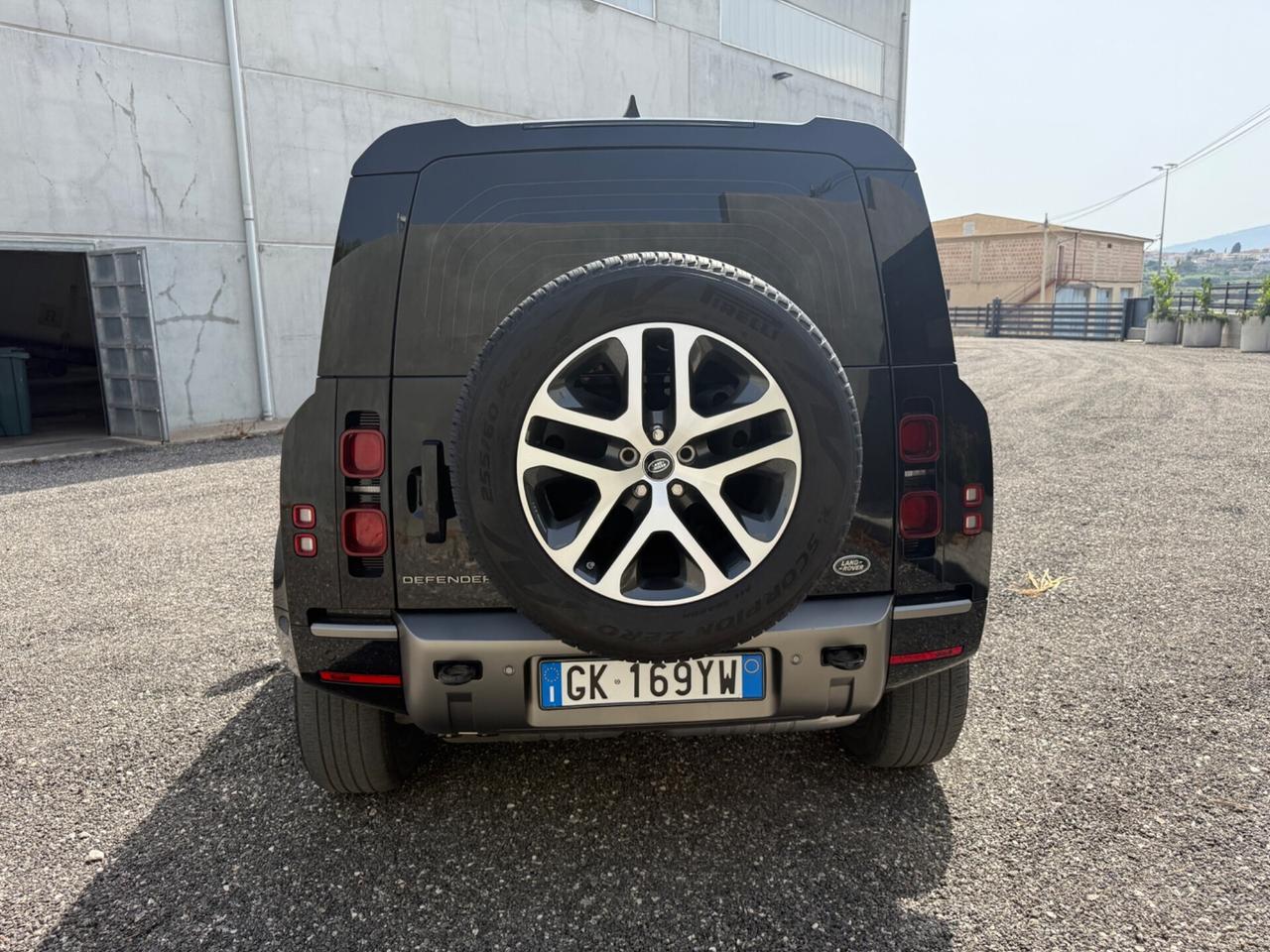 Land Rover Defender 110 3.0D I6 200 CV X-Dynamic S - IVA ESPOSTA -FULL