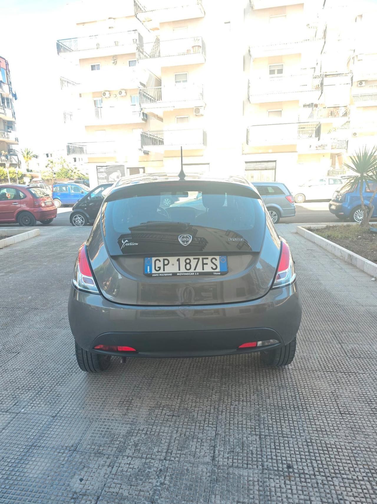 Ypsilon 1.0 FireFly 5 porte S&S Hybrid Silver