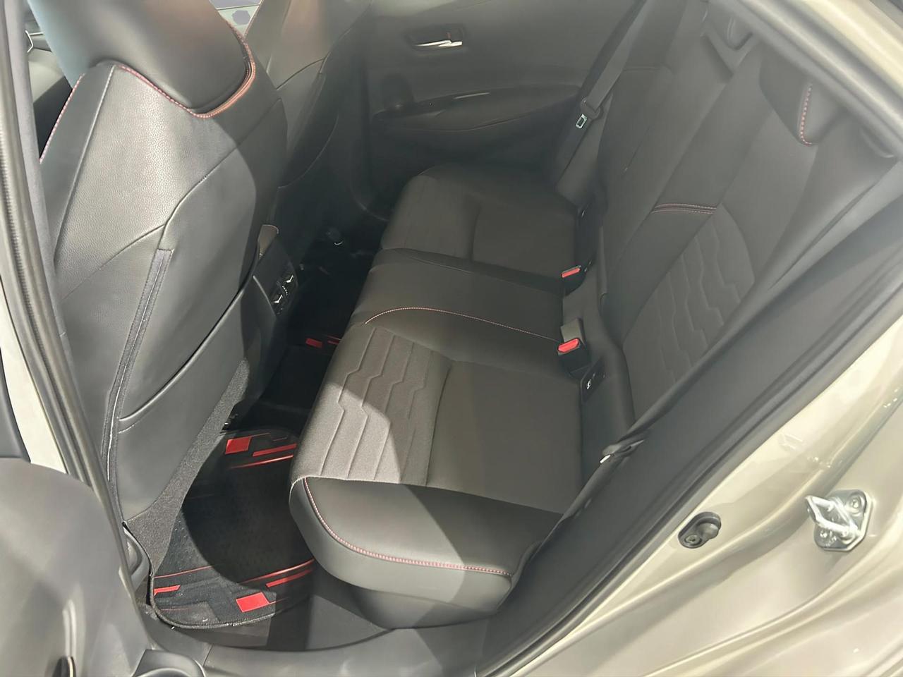 Toyota Corolla 2.0h Lounge cvt