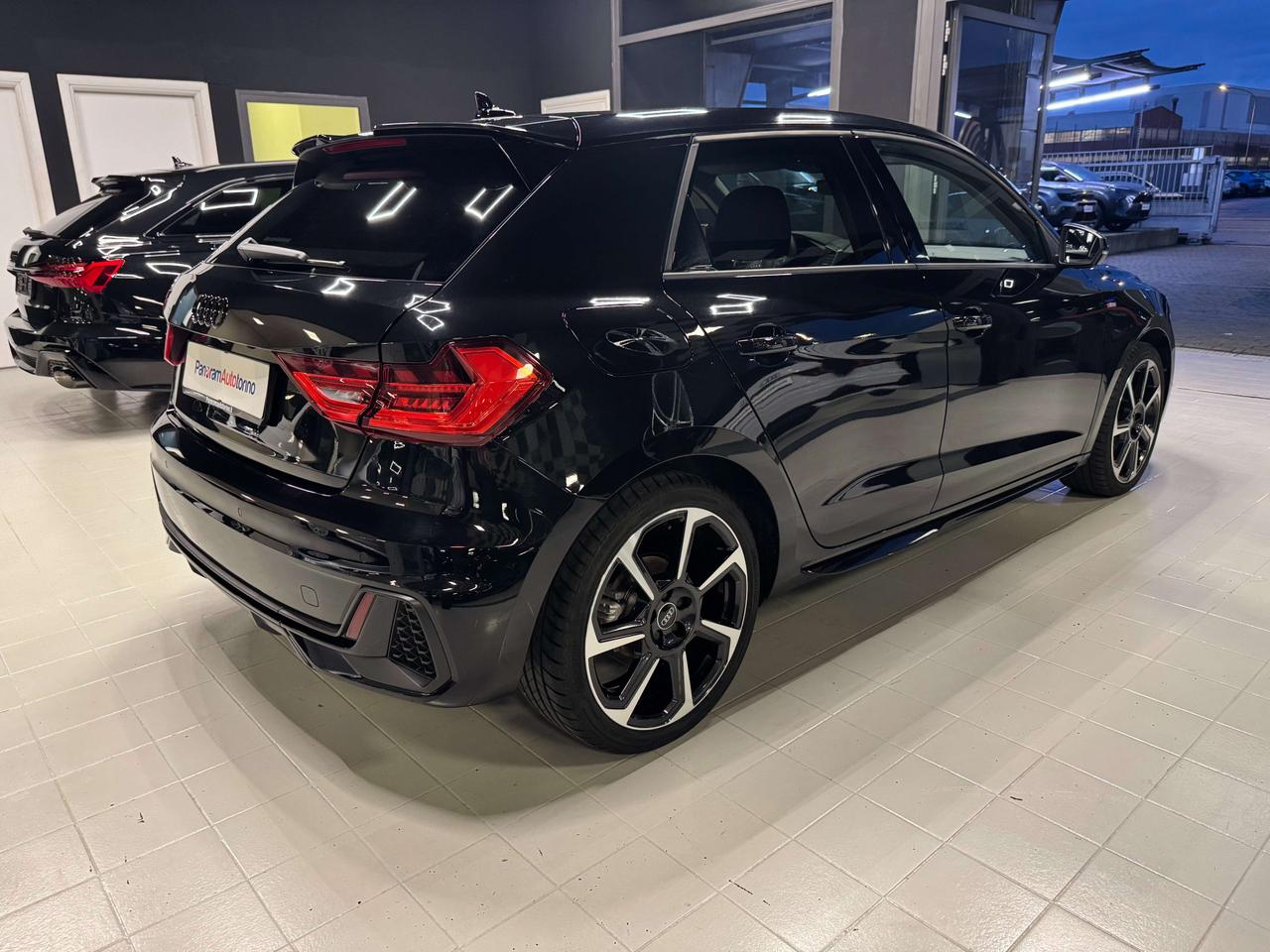 Audi A1 A1 Sportback 30 1.0 tfsi Identity Black 116cv s-tronic