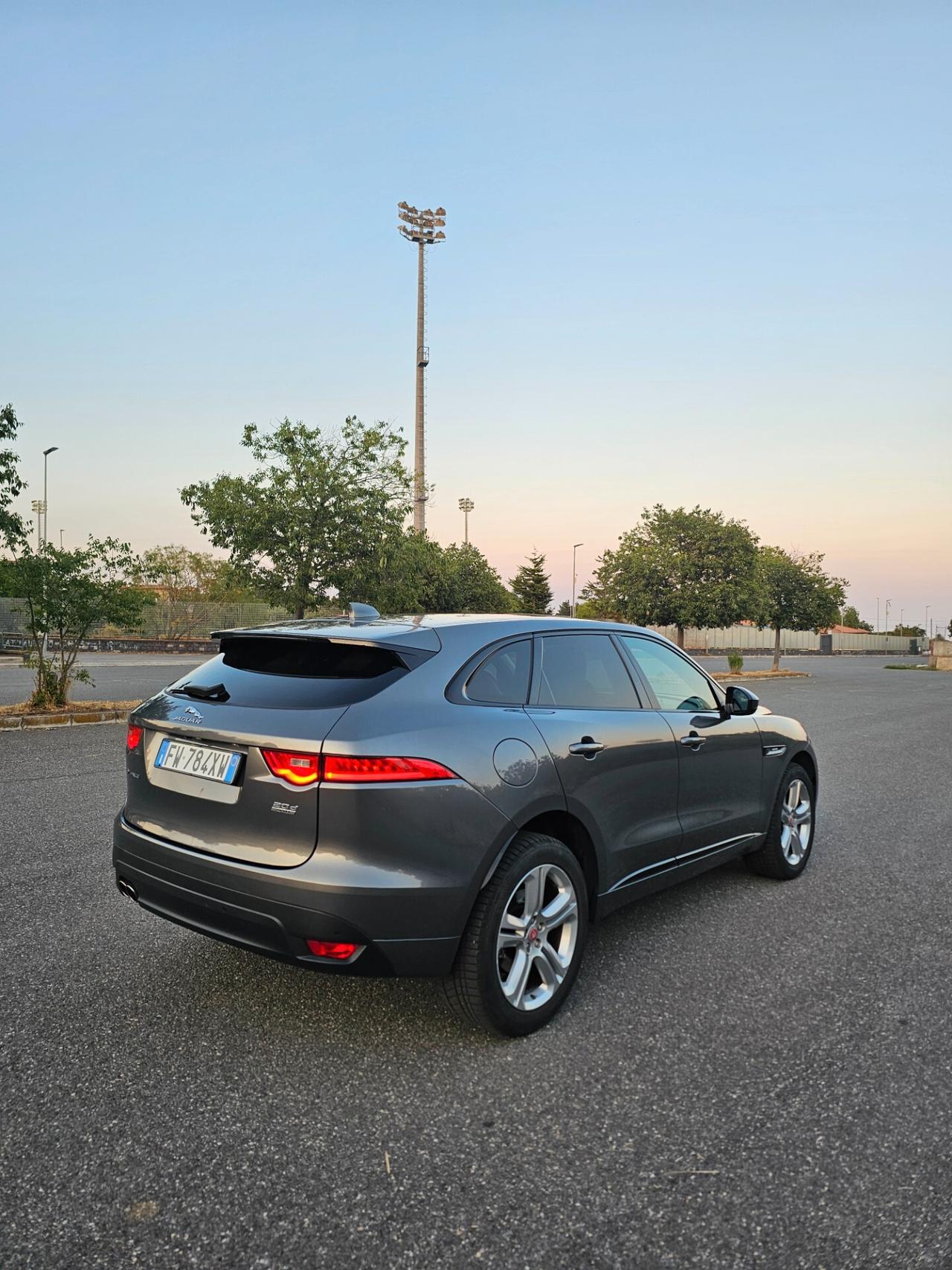 Jaguar F-Pace R-Sport 2.0 D 180 CV AWD automatica