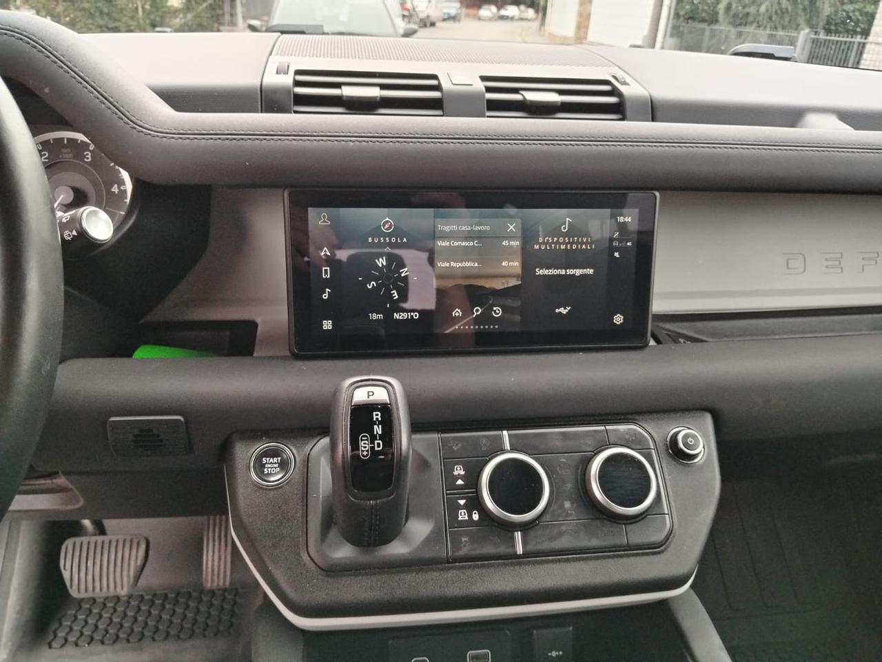 Land Rover Defender SE D 200 MHEV