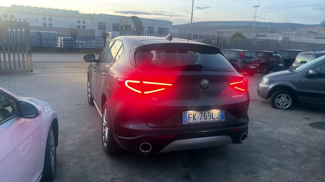 Alfa Romeo Stelvio 2.2 Turbodiesel 210 CV AT8 Q4 Business
