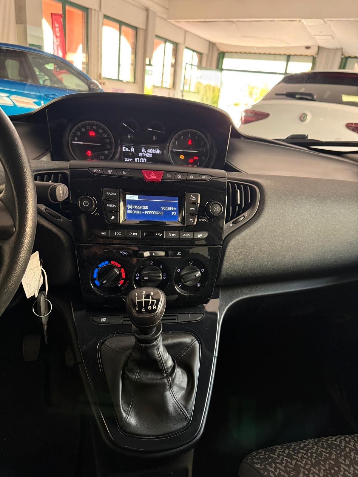 Lancia Ypsilon 1.0 FireFly 5 porte Hybrid Ecochic Silver