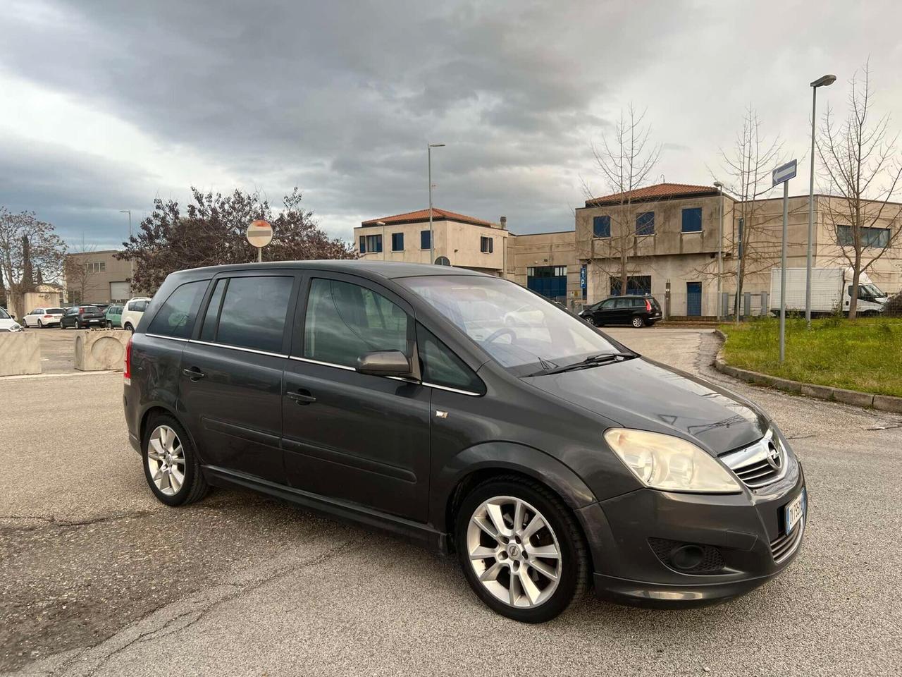 Opel Zafira 1.9 TDI / 7 POSTI