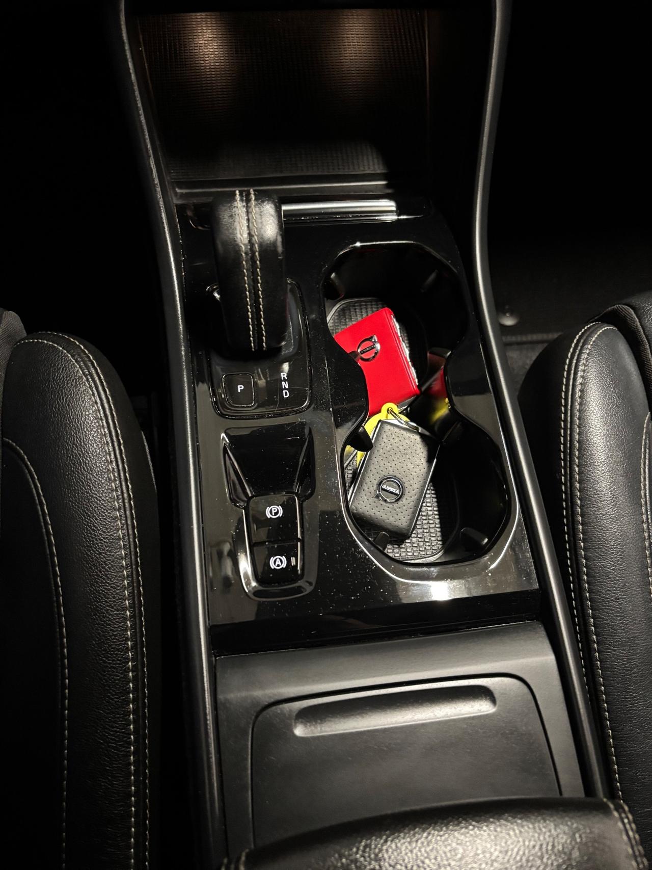 Volvo XC40 D3 GearTronic R-DESIGN |FULL OPTIONAL |