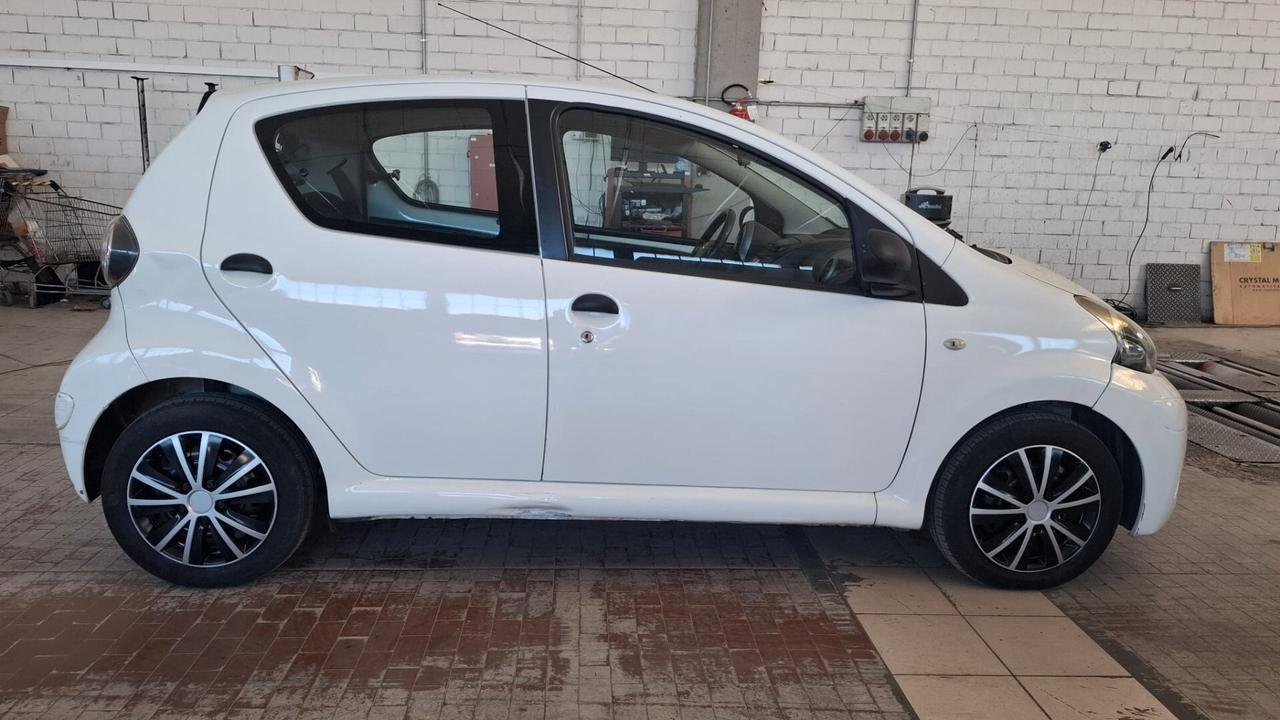 Toyota Aygo 1.0 12V VVT-i 5 porte Active Connect
