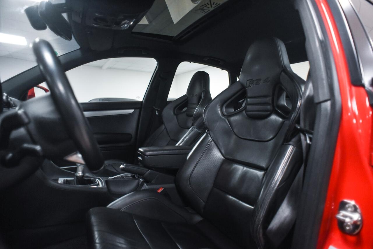 Audi A4 RS 4 4.2 V8 quattro